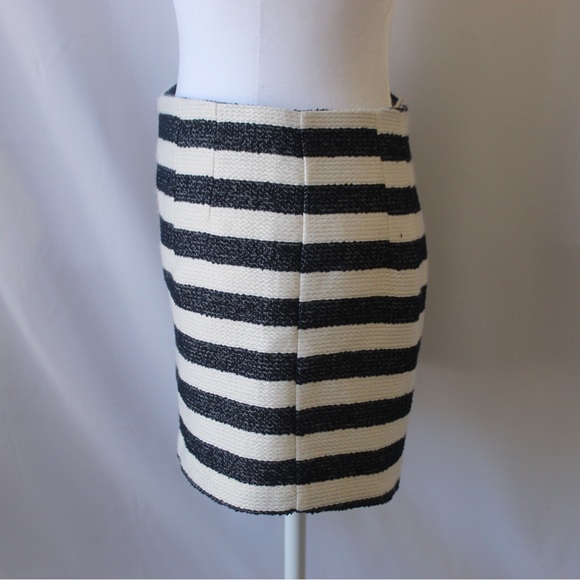 (EUC) BCBGeneration Nautical Shorts - Picture 4 of 8